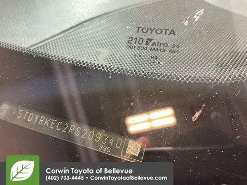 Certified 2024 Toyota Sienna XLE image 28