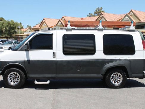 Used 2000 GMC Savana 1500 w/ Marketing Option Pkg 1SE RWD image 5