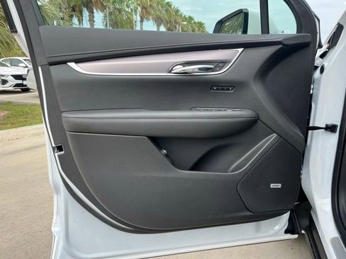 New 2025 Cadillac XT6 Luxury image 10