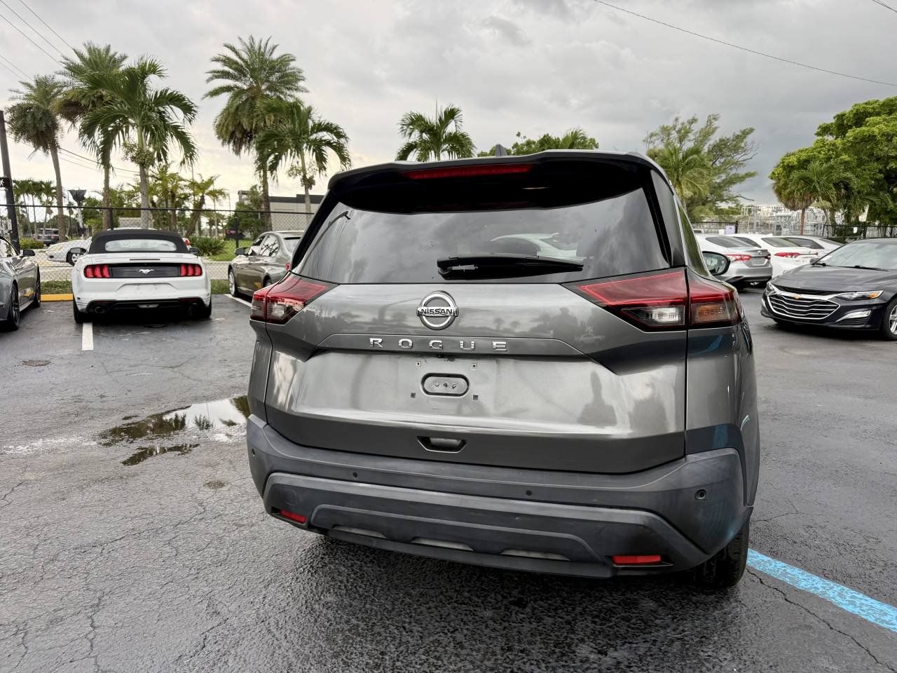 Used 2021 Nissan Rogue S FWD image 4