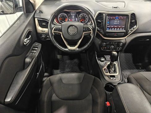 Used 2015 Jeep Cherokee Latitude w/ Cold Weather Group image 4