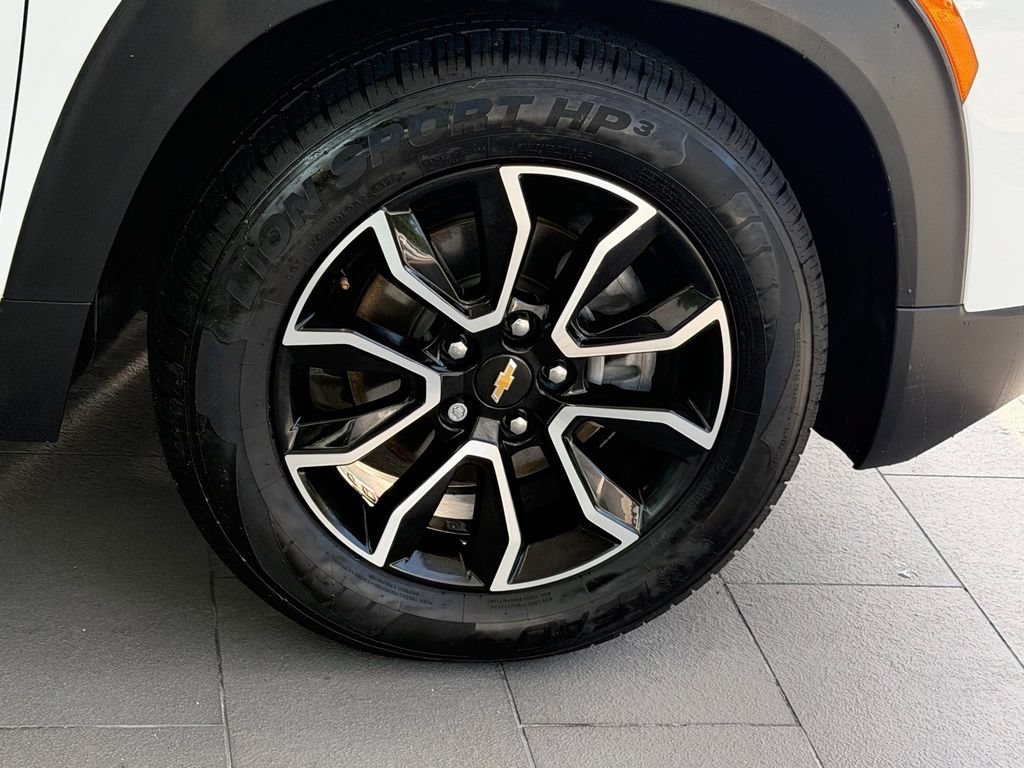 Used 2021 Chevrolet TrailBlazer ACTIV w/ Sun and Liftgate Package FWD image 9
