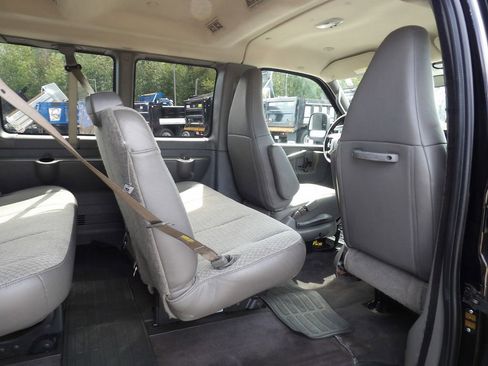 Used 2019 Chevrolet Express 3500 LS image 28