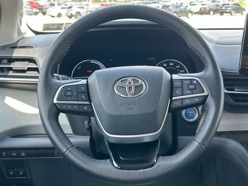 Certified 2021 Toyota Sienna Limited AWD/4WD image 16