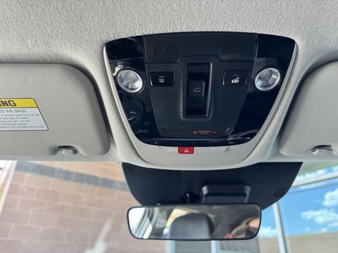 Used 2024 Kia Niro EX Touring image 27