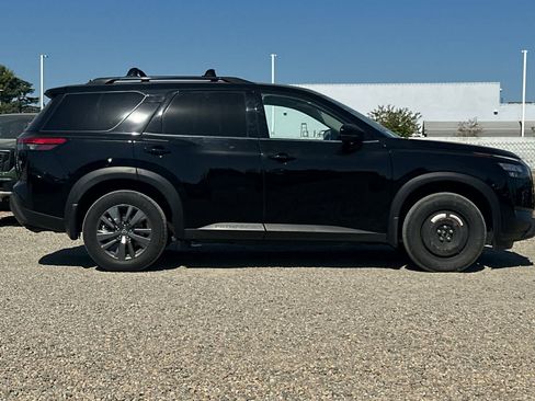 Used 2024 Nissan Pathfinder SV FWD image 9