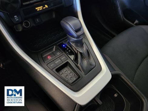Used 2022 Toyota RAV4 LE image 26