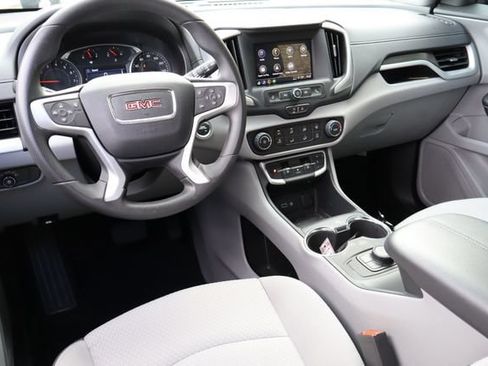 Used 2024 GMC Terrain SLE AWD/4WD image 4