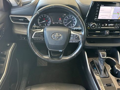 Used 2020 Toyota Highlander Limited FWD image 14