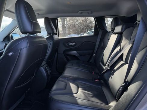 Used 2021 Jeep Cherokee Latitude Lux w/ Comfort/Convenience Group image 19