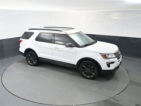 Used 2019 Ford Explorer XLT w/ Equipment Group 202A AWD/4WD image 33
