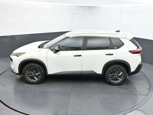 Used 2023 Nissan Rogue S AWD/4WD image 37