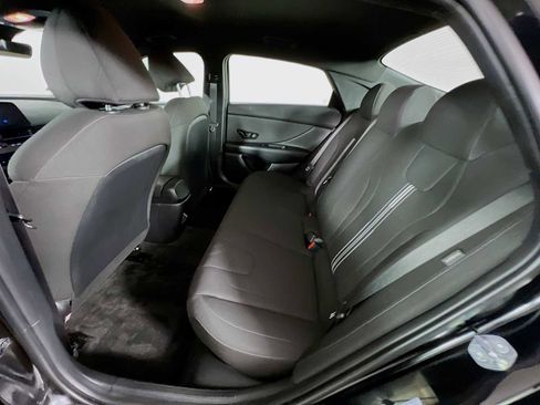 Certified 2025 Hyundai Elantra SEL image 24