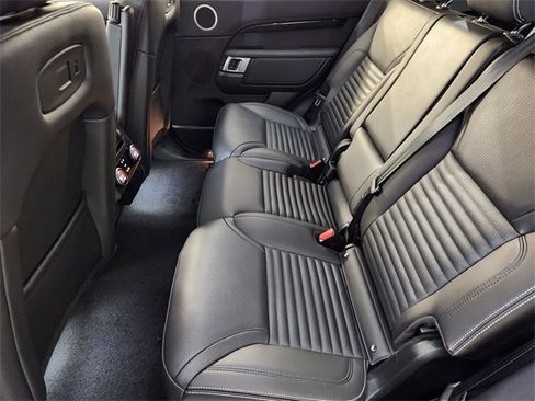 Used 2025 Land Rover Discovery S image 29