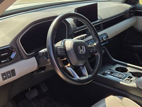 Used 2024 Honda Pilot Touring image 5