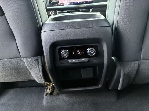 Used 2026 Chevrolet Traverse LT w/ Driver Confidence Package FWD image 17