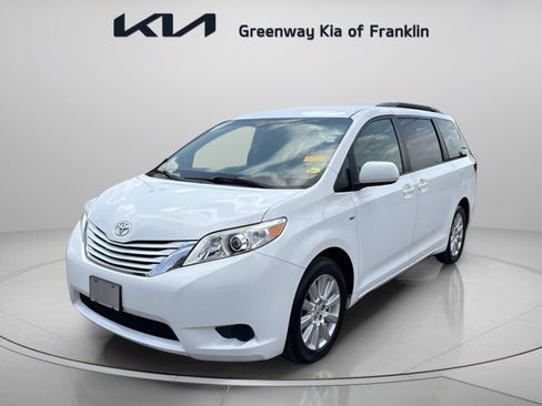 Used 2017 Toyota Sienna LE AWD/4WD image 3