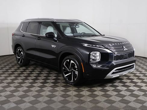 New 2025 Mitsubishi Outlander SEL image 2