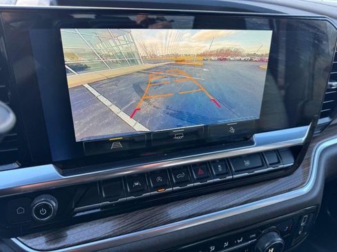 Used 2022 Chevrolet Silverado 1500 LT w/ Leather Package image 22