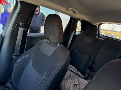 Used 2016 Jeep Cherokee Latitude w/ Cold Weather Group image 6