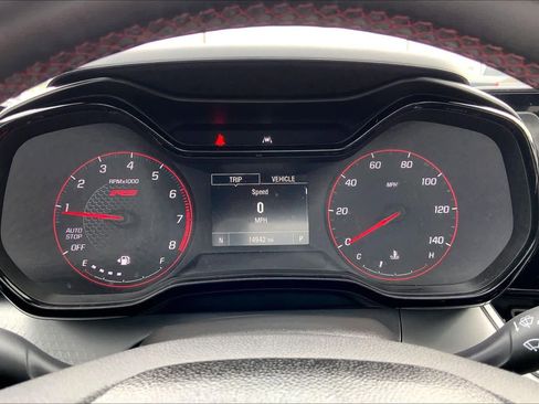 Used 2025 Chevrolet Trax RS w/ Sunroof Package FWD image 26
