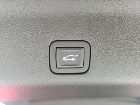 Certified 2023 Cadillac Escalade Premium Luxury Platinum image 9