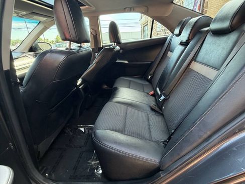 Used 2014 Toyota Camry SE w/ Moonroof Package FWD image 19