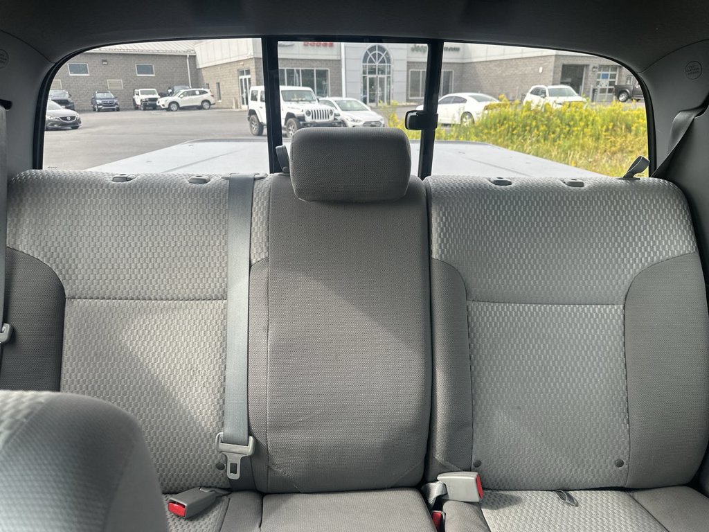 Used 2015 Toyota Tacoma 4x4 Double Cab w/ SR5 Package image 13