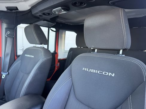 Used 2015 Jeep Wrangler Unlimited Rubicon w/ Connectivity Group image 13