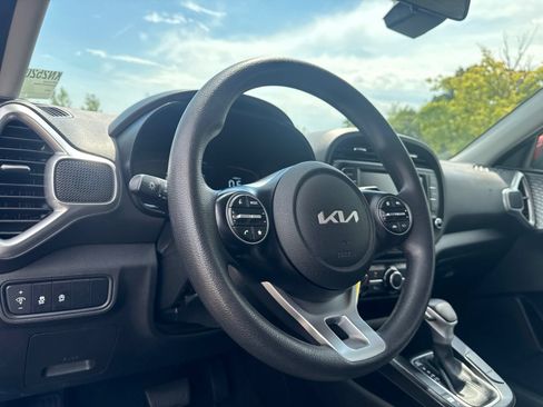 Used 2023 Kia Soul LX FWD image 18
