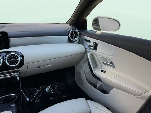 Used 2022 Mercedes-Benz CLA 250 image 20