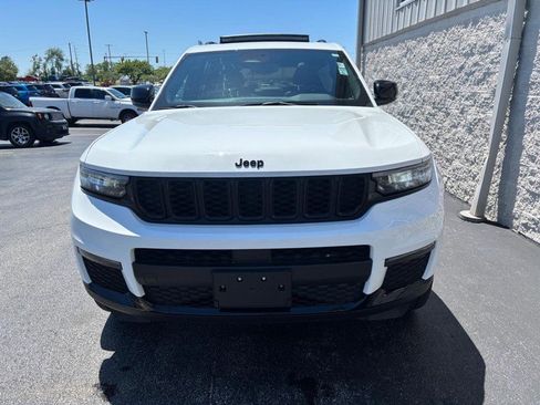 Used 2024 Jeep Grand Cherokee L Limited w/ Black Appearance Package AWD/4WD image 11