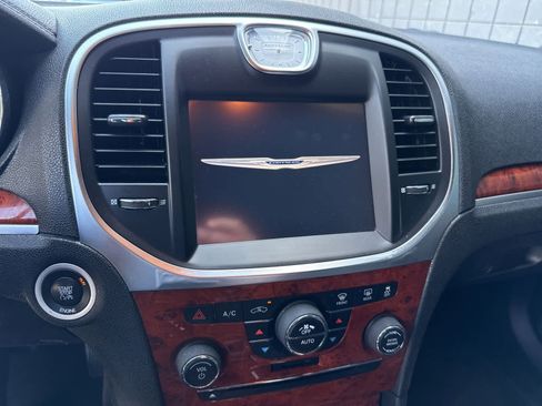 Used 2014 Chrysler 300 RWD image 12