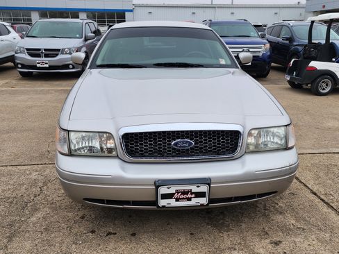Used 2011 Ford Crown Victoria LX w/ Comfort Appearance Pkg image 2