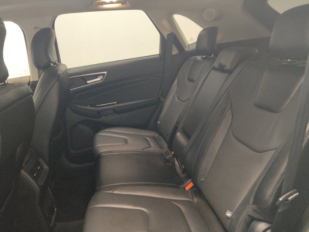 Used 2017 Ford Edge Titanium w/ Technology Package FWD image 18