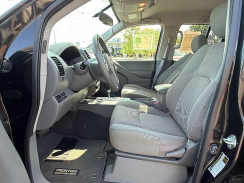 Used 2021 Nissan Frontier SV w/ Midnight Edition Floor Mats AWD/4WD image 11
