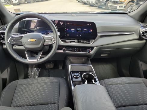 Used 2026 Chevrolet Equinox LT FWD image 16