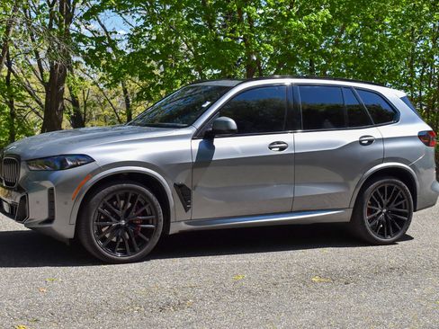 Used 2024 BMW X5 sDrive40i w/ M Sport Package RWD image 2
