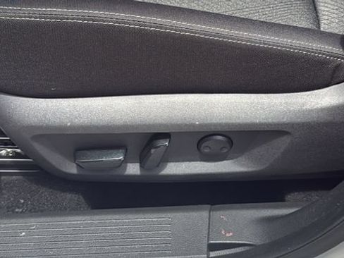 Used 2025 Nissan Rogue SV FWD image 17