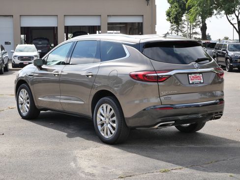 Used 2020 Buick Enclave Premium w/ Sun and Sites Package image 6