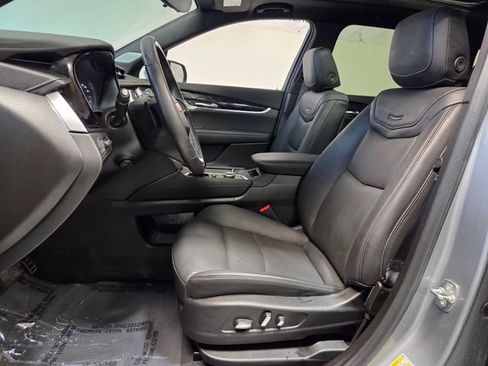 Used 2024 Cadillac XT6 Premium Luxury w/ Technology Package FWD image 8