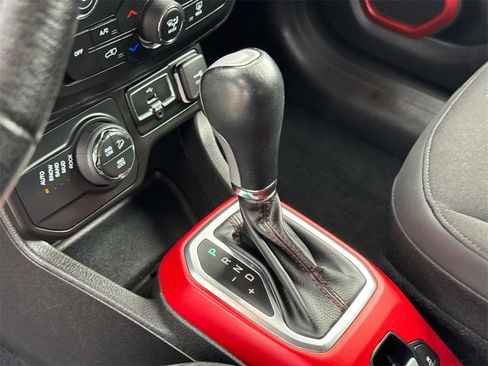 Used 2021 Jeep Renegade Trailhawk image 26