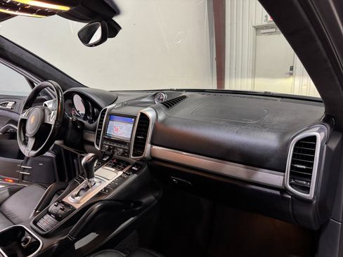 Used 2014 Porsche Cayenne GTS AWD/4WD image 12