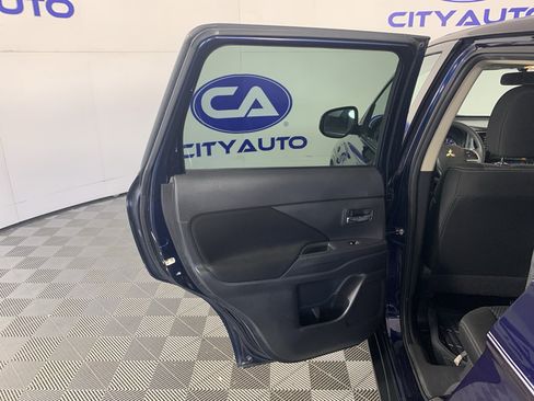 Used 2018 Mitsubishi Outlander ES image 30