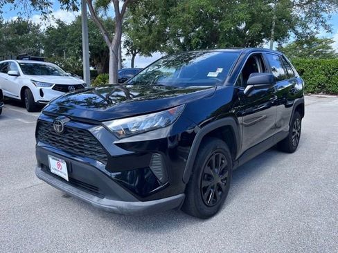 Used 2022 Toyota RAV4 LE FWD image 1