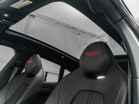 Used 2025 Aston Martin DBX 707 image 18