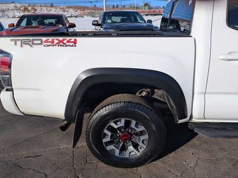 Used 2017 Toyota Tacoma TRD Off-Road w/ Tow Package image 8