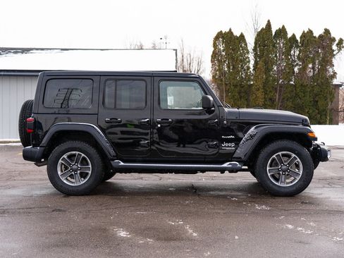 Used 2019 Jeep Wrangler Unlimited Sahara w/ Uconnect 4C Nav & Sound Group image 4