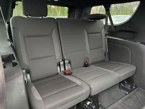 Used 2025 Chevrolet Suburban LS image 13