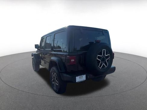 Used 2025 Jeep Wrangler Unlimited Sahara AWD/4WD image 11